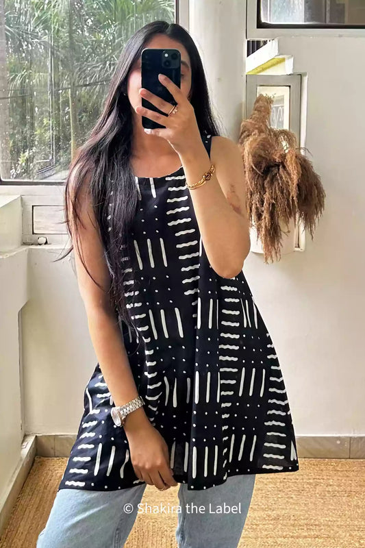 Black Sleeveless Kurti