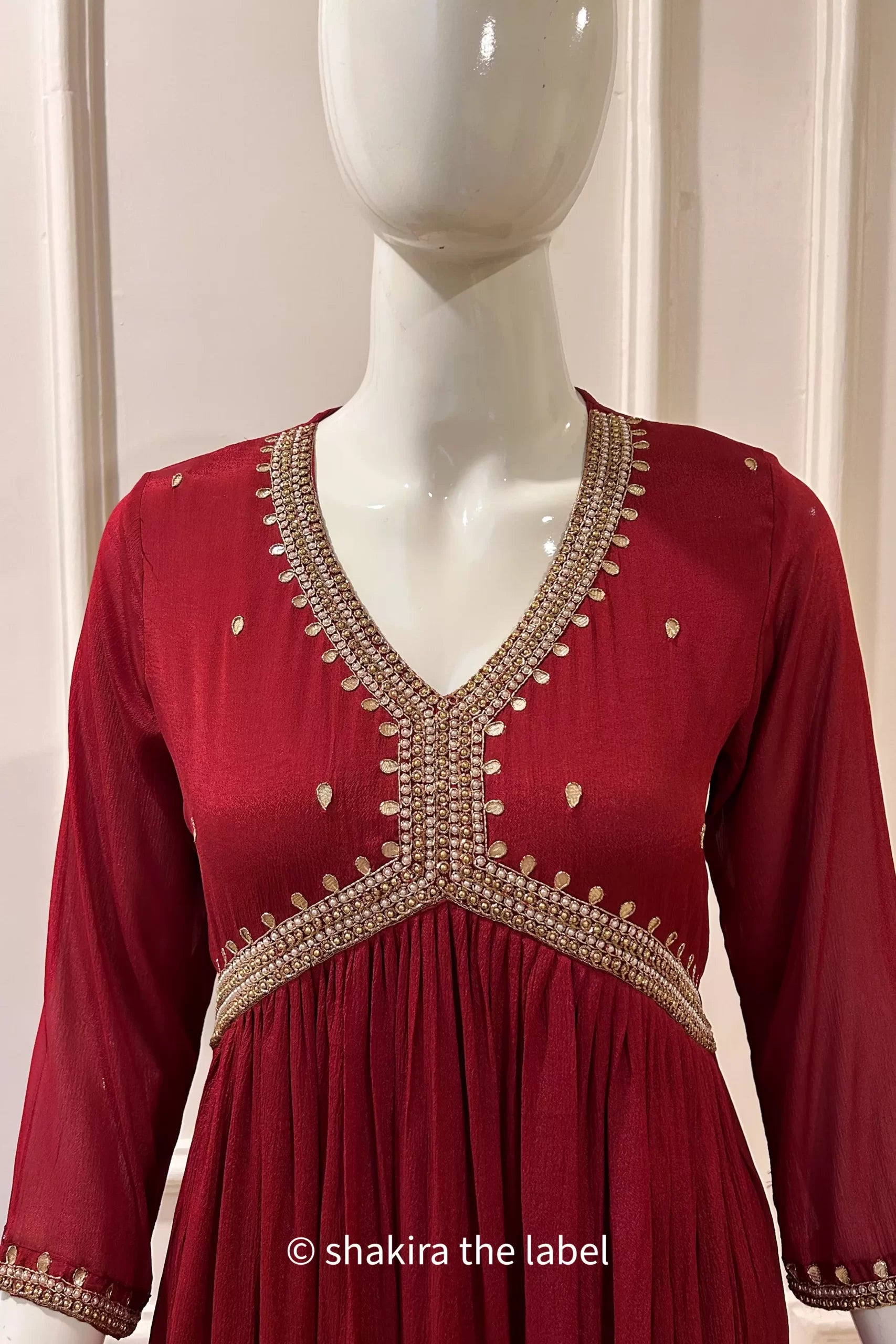 Alia Cut Handwork Suit Set - Wine