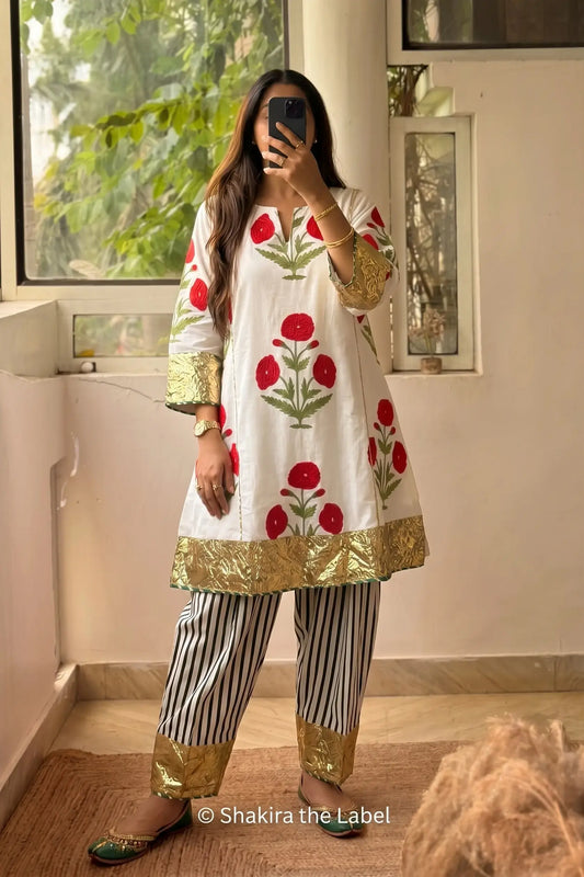 Laal Mughal Boota Choga Set